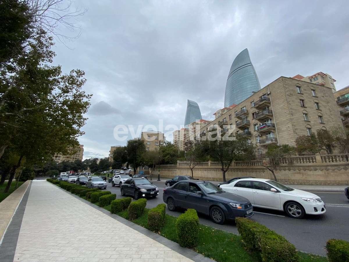 Sale, old building, 2 room, 60 m², Sabail r.