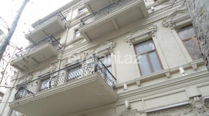 Sale, old building, 4 room, 140 m², Sahil m.