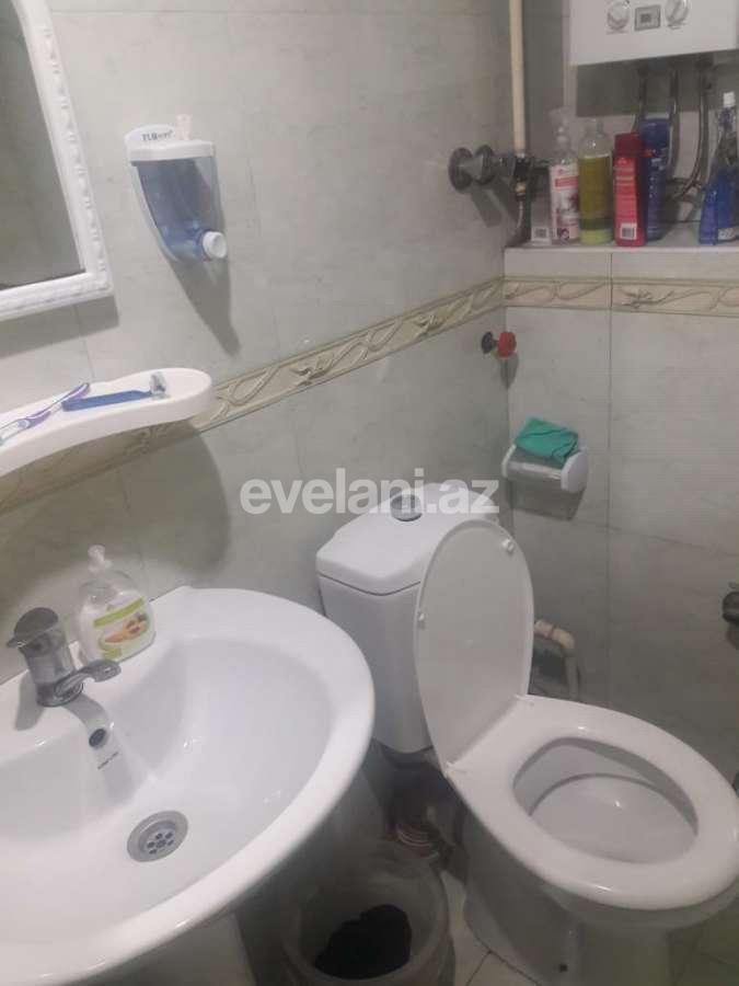 Satılır, köhnə tikili, 2 otaqlı, 70 m², Bakı, Binəqədi r, M. Rəsulzadə q, Azadlıq prospekti m.