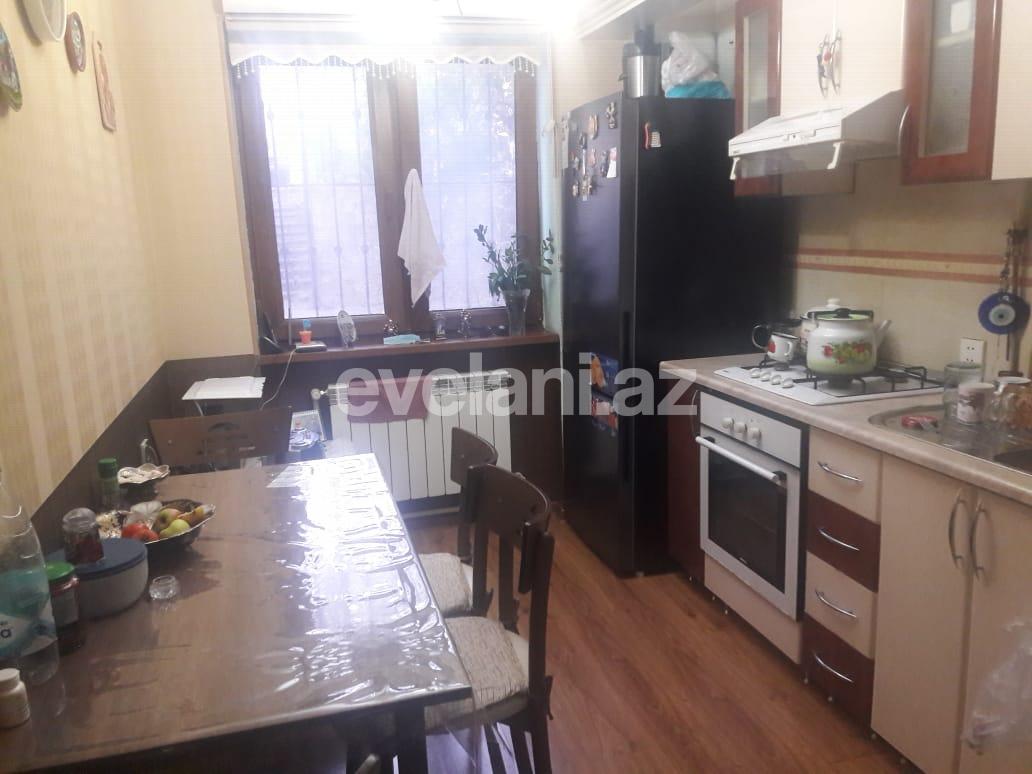 Satılır, köhnə tikili, 2 otaqlı, 70 m², Bakı, Binəqədi r, M. Rəsulzadə q, Azadlıq prospekti m.