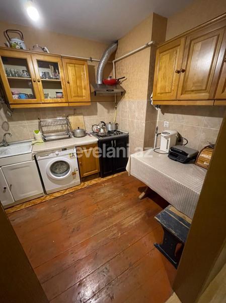 Sale, old building, 3 room, 80 m², Inshaatchilar m.