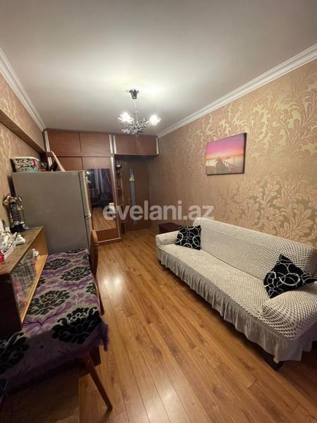 Sale, old building, 3 room, 80 m², Inshaatchilar m.