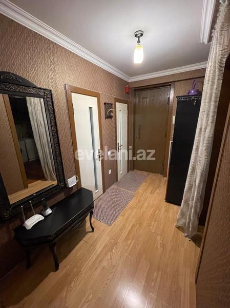 Sale, old building, 3 room, 80 m², Inshaatchilar m.