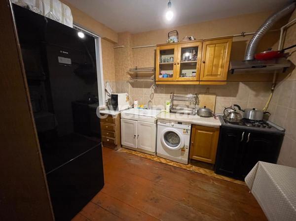 Sale, old building, 3 room, 80 m², Inshaatchilar m.