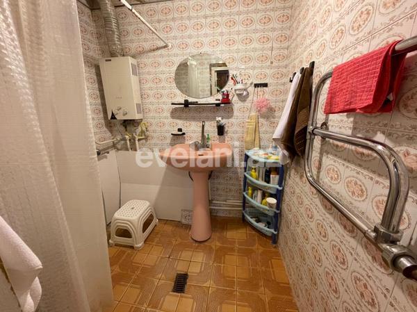 Sale, old building, 3 room, 80 m², Inshaatchilar m.