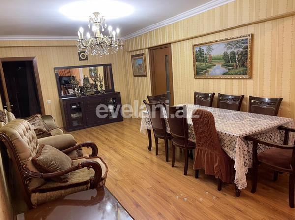 Sale, old building, 3 room, 80 m², Inshaatchilar m.