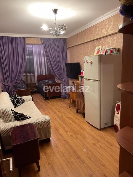 Sale, old building, 3 room, 80 m², Inshaatchilar m.