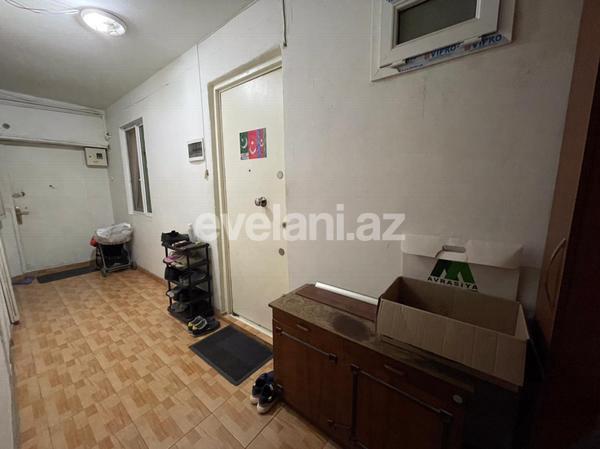 Sale, old building, 3 room, 80 m², Inshaatchilar m.