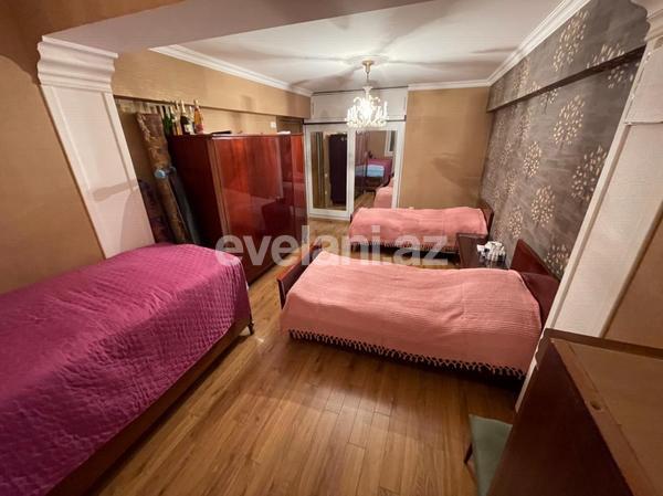 Sale, old building, 3 room, 80 m², Inshaatchilar m.