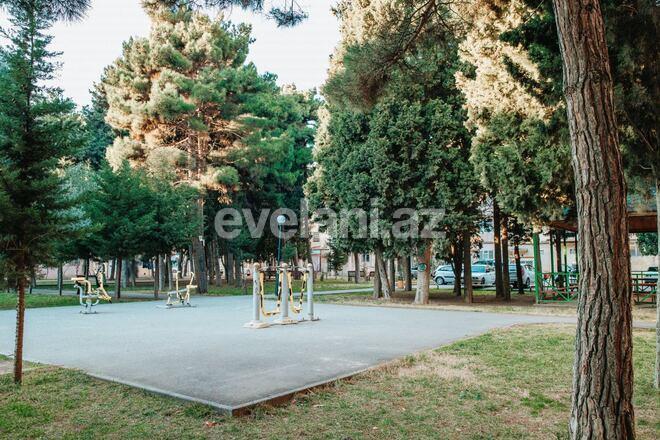 Satılır, köhnə tikili, 3 otaqlı, 55 m², Azadlıq prospekti m.