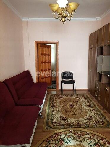 Rent, old building, 3 room, 100 m², 28 may m.