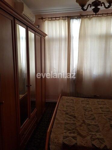 Rent, old building, 3 room, 100 m², 28 may m.