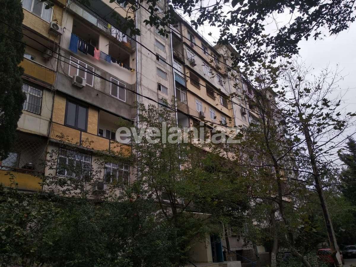 Sale, old building, 2 room, 71 m², Khalglar Doslugu m.