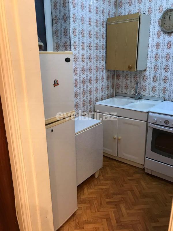 Sale, old building, 3 room, 75 m², Nasimi r.