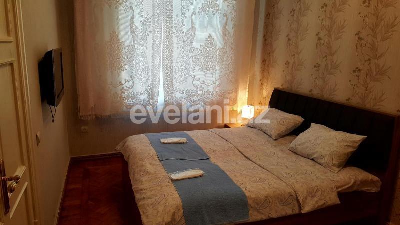 Sale, old building, 3 room, 75 m², Nasimi r.