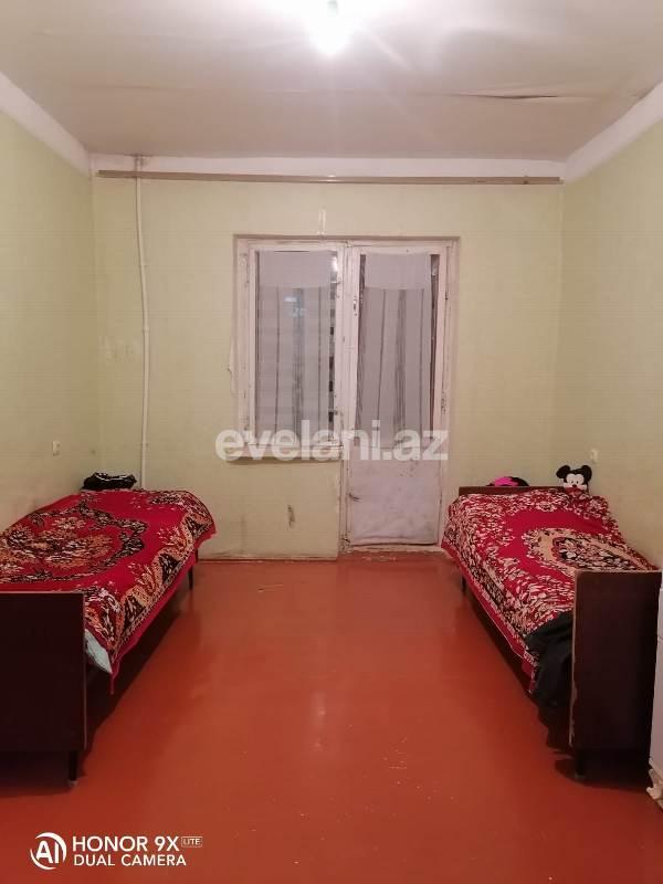 Satılır, köhnə tikili, 3 otaqlı, 75 m², İnşaatçılar m.