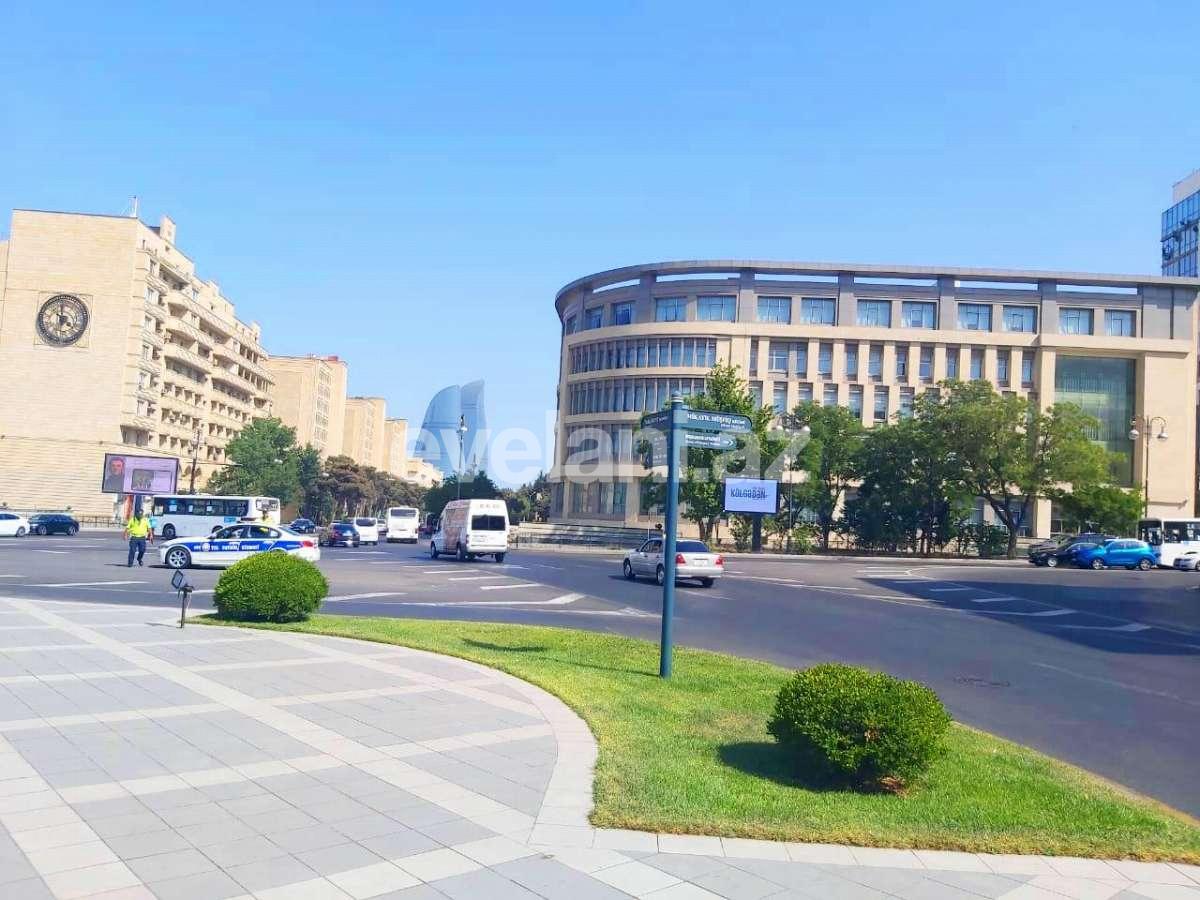 Satılır, köhnə tikili, 3 otaqlı, 70 m², Elmlər Akademiyası m.