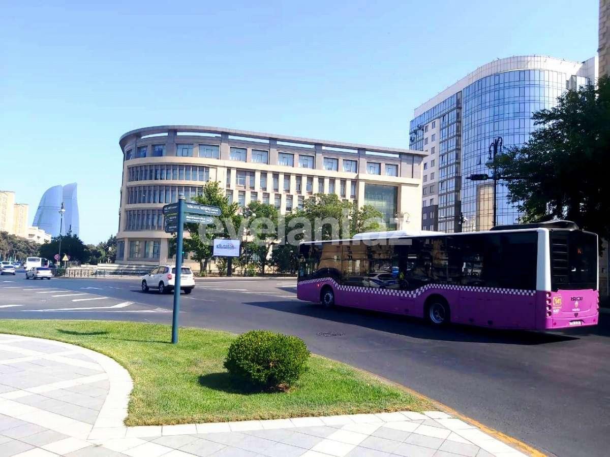 Satılır, köhnə tikili, 3 otaqlı, 70 m², Elmlər Akademiyası m.