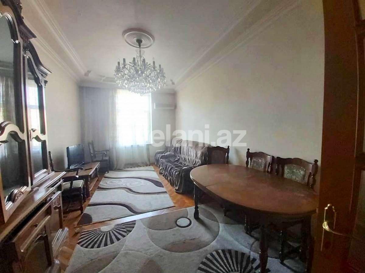Satılır, köhnə tikili, 3 otaqlı, 70 m², Elmlər Akademiyası m.