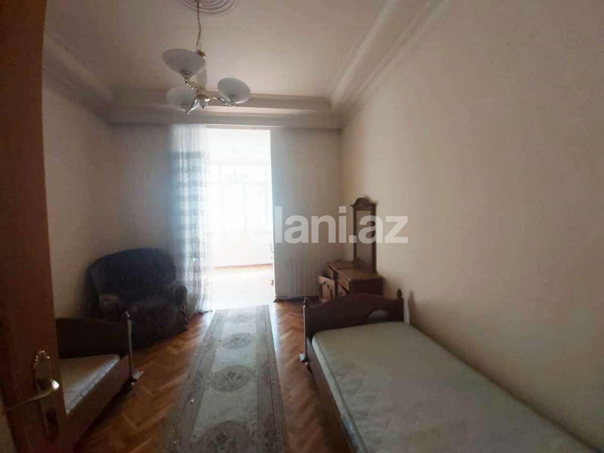 Satılır, köhnə tikili, 3 otaqlı, 70 m², Elmlər Akademiyası m.