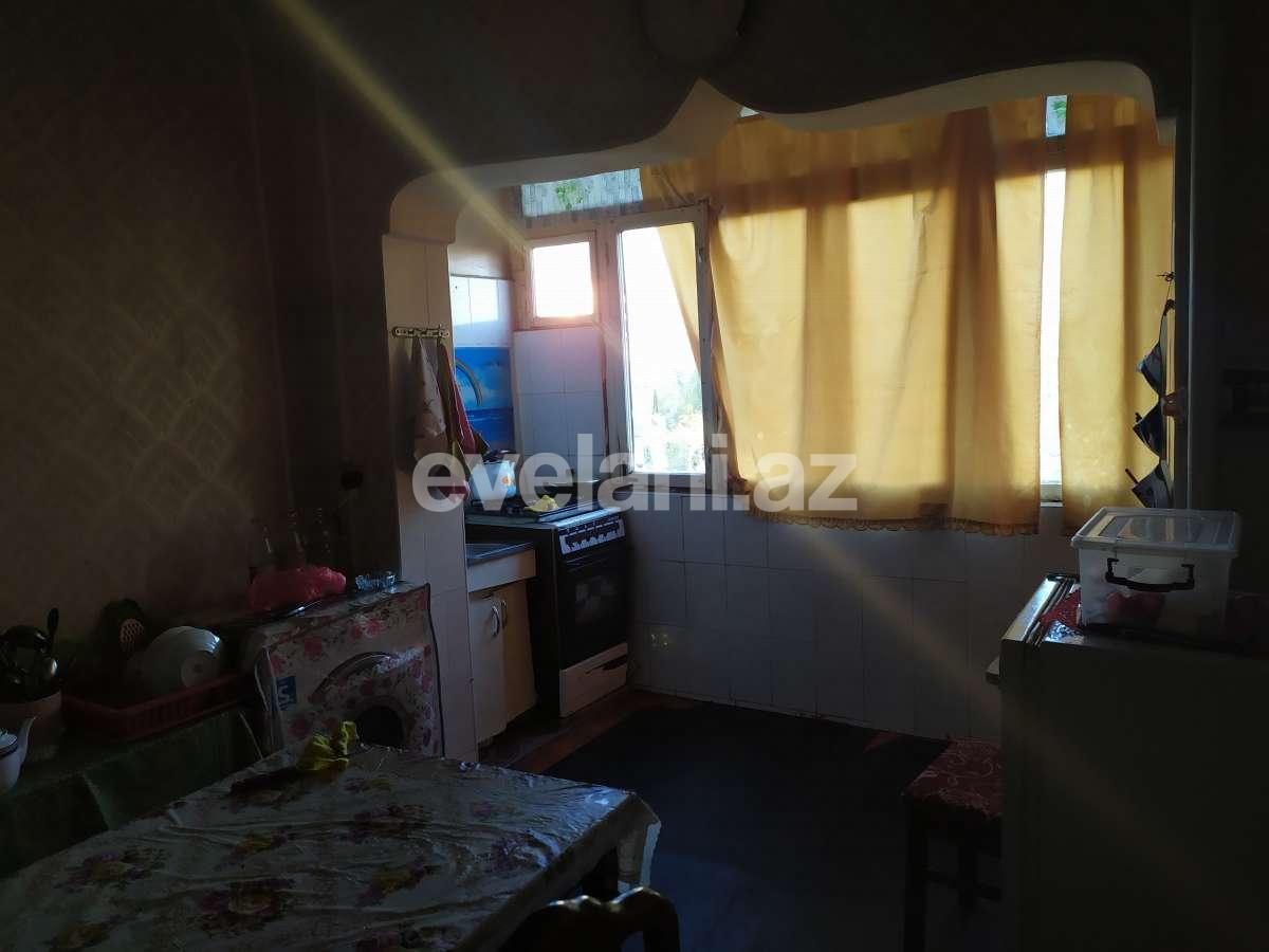 Satılır, köhnə tikili, 2 otaqlı, 60 m², Qara Qarayev m.