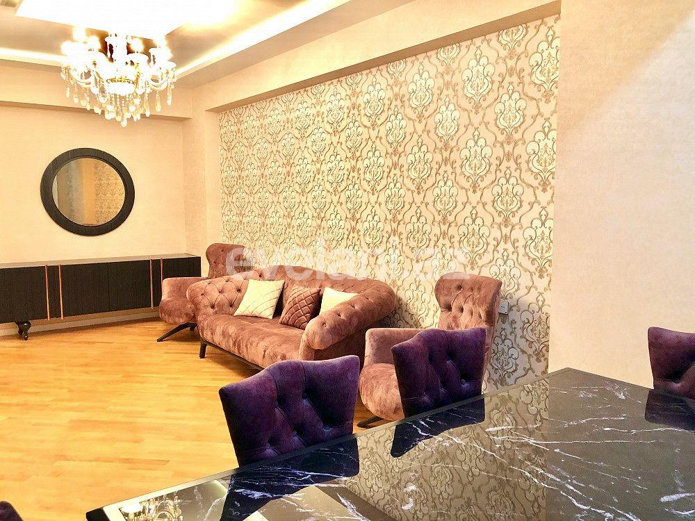 Satılır, yeni tikili, 2 otaqlı, 60 m², İnşaatçılar m.