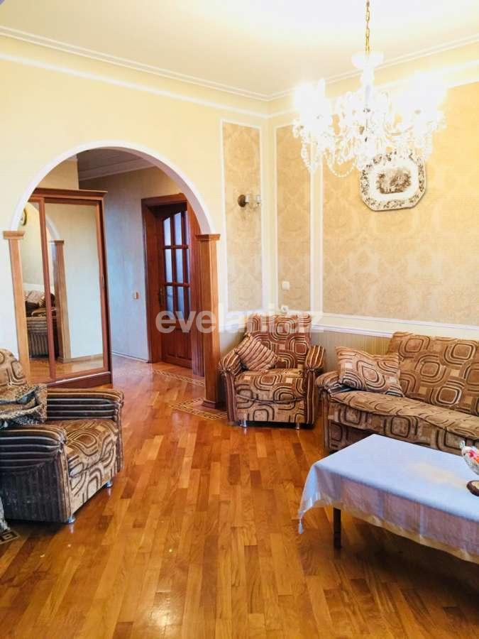 Satılır, köhnə tikili, 4 otaqlı, 100 m², Xalqlar Dostluğu m.