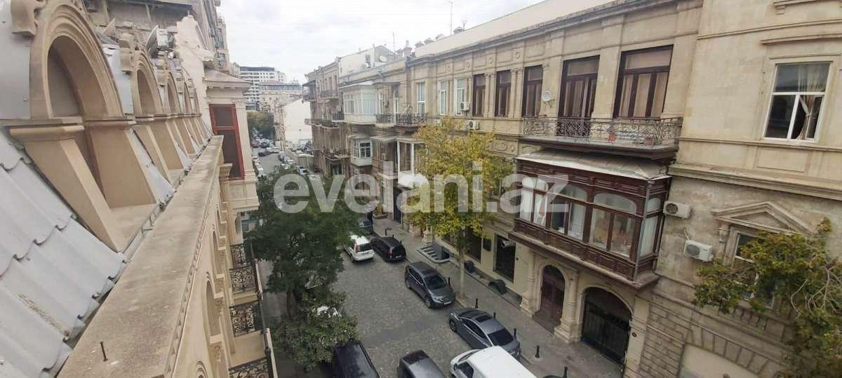 Продаётся, вторичка, 3-комнаты, 70 m², Сахил m.