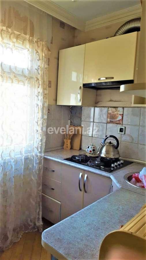 Satılır, köhnə tikili, 2 otaqlı, 50 m², Bakı, Binəqədi r, 7-ci mikrorayon q, Azadlıq prospekti m.