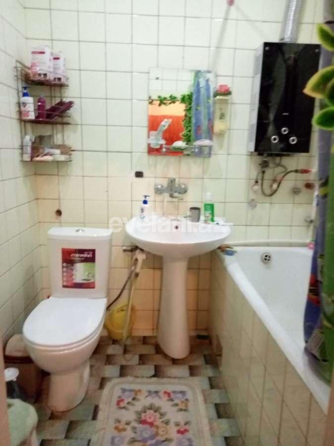 Sale, old building, 2 room, 70 m², Elmlar Akademiyası m.