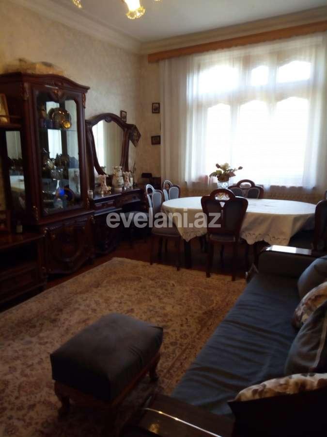 Sale, old building, 2 room, 70 m², Elmlar Akademiyası m.