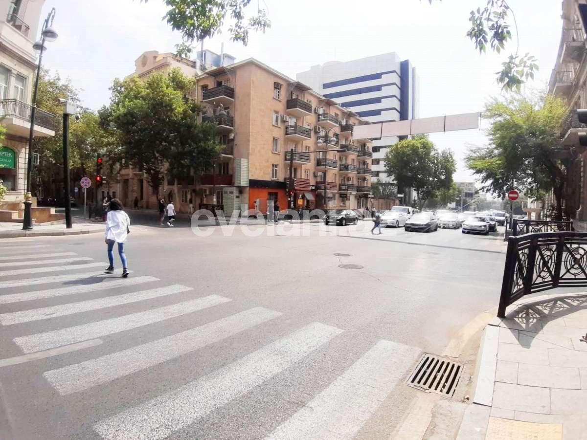 Satılır, köhnə tikili, 3 otaqlı, 75 m², Bakı, Nəsimi r, 28 may m.