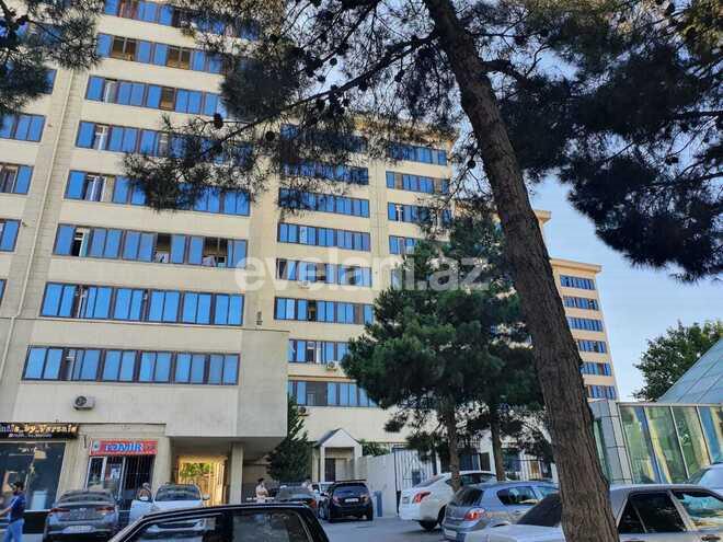 Satılır, köhnə tikili, 2 otaqlı, 75 m², Azadlıq prospekti m.