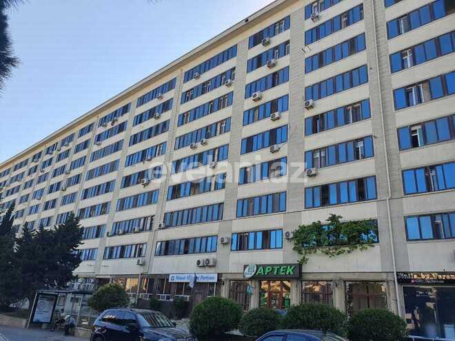 Satılır, köhnə tikili, 2 otaqlı, 75 m², Azadlıq prospekti m.