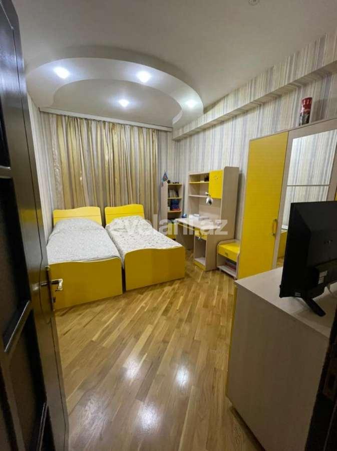 Satılır, yeni tikili, 3 otaqlı, 130 m², Azadlıq prospekti m.