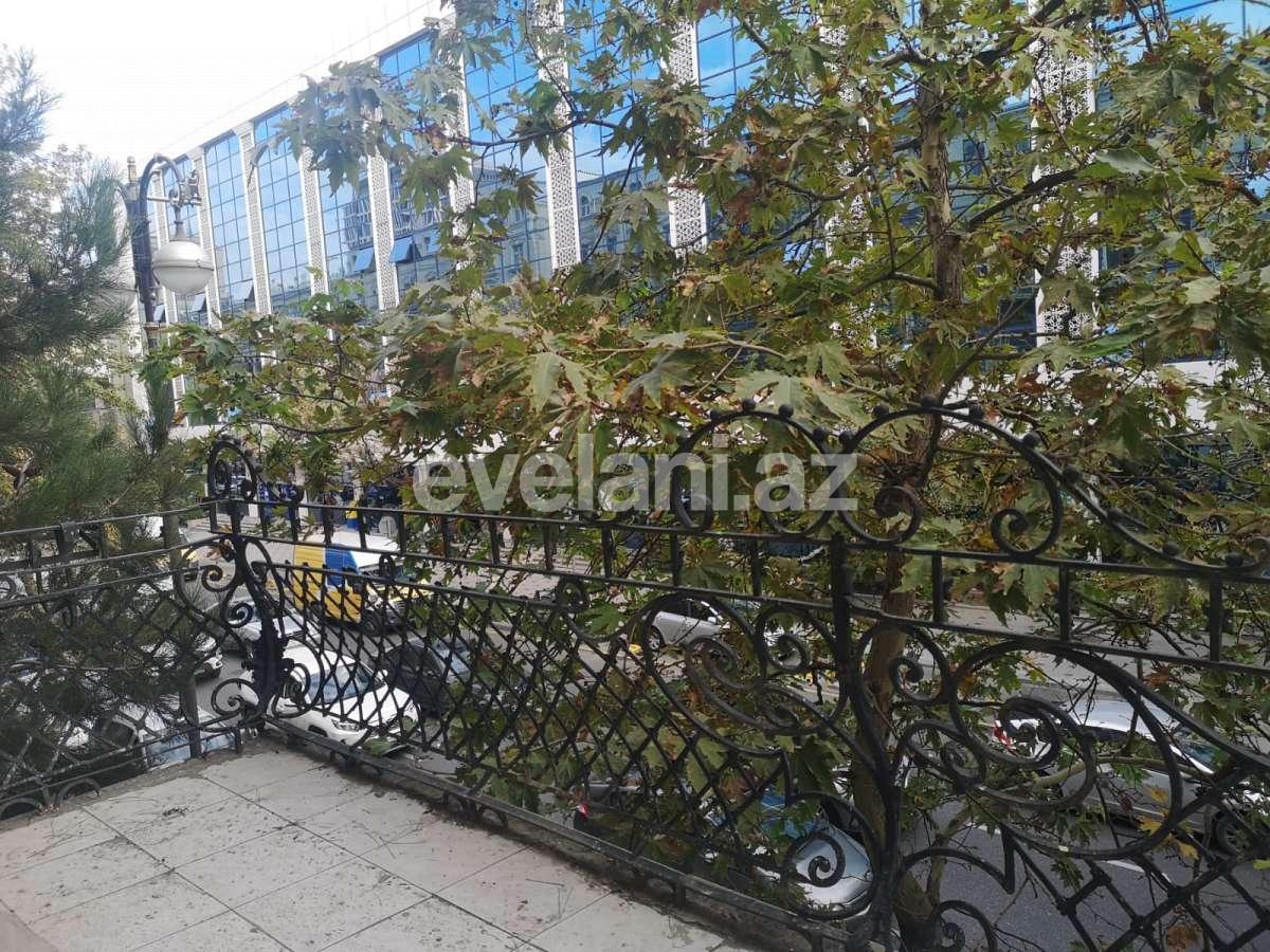 Rent, old building, 3 room, 180 m², Baku, Sabail r, Sahil m.