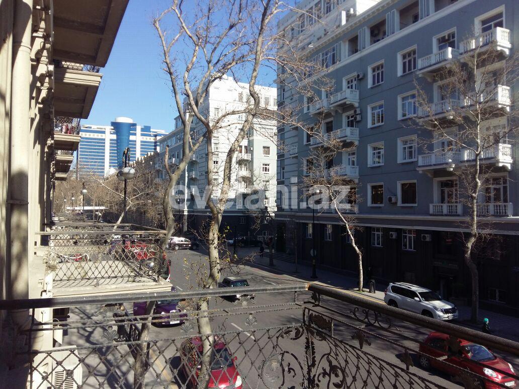 Продаётся, вторичка, 3-комнаты, 100 m², Баку, Сабаильский r, Сахил m.