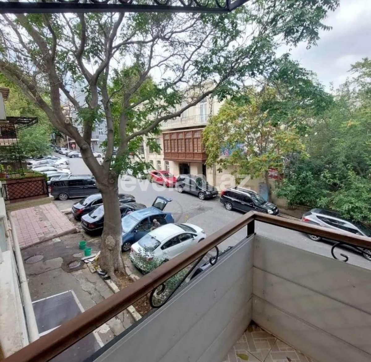 Satılır, köhnə tikili, 7 otaqlı, 170 m², Bakı, Səbail r, İçəri Şəhər m.