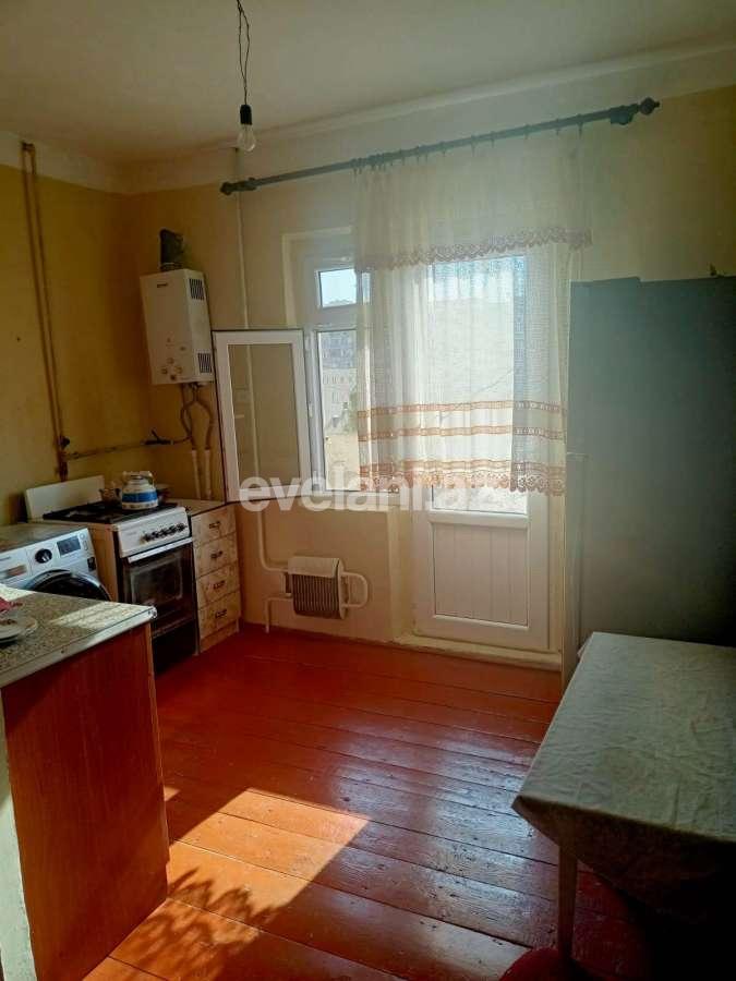 Satılır, köhnə tikili, 3 otaqlı, 80 m², Bakı, Nizami r, Xalqlar Dostluğu m.