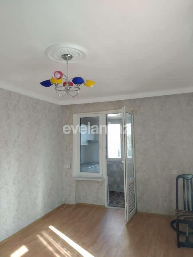 Sale, old building, 2 room, 35 m², Inshaatchilar m.