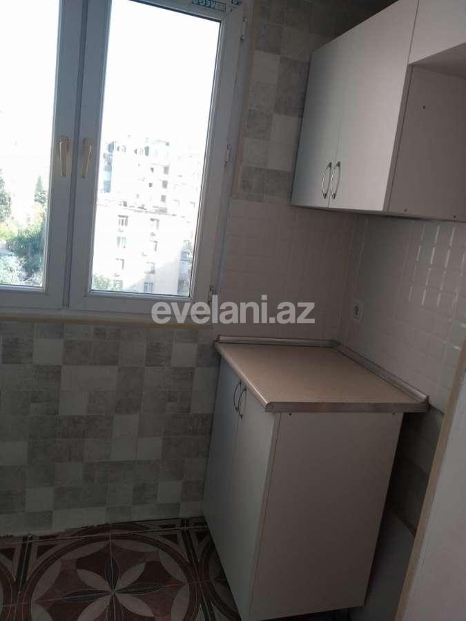Sale, old building, 2 room, 35 m², Inshaatchilar m.