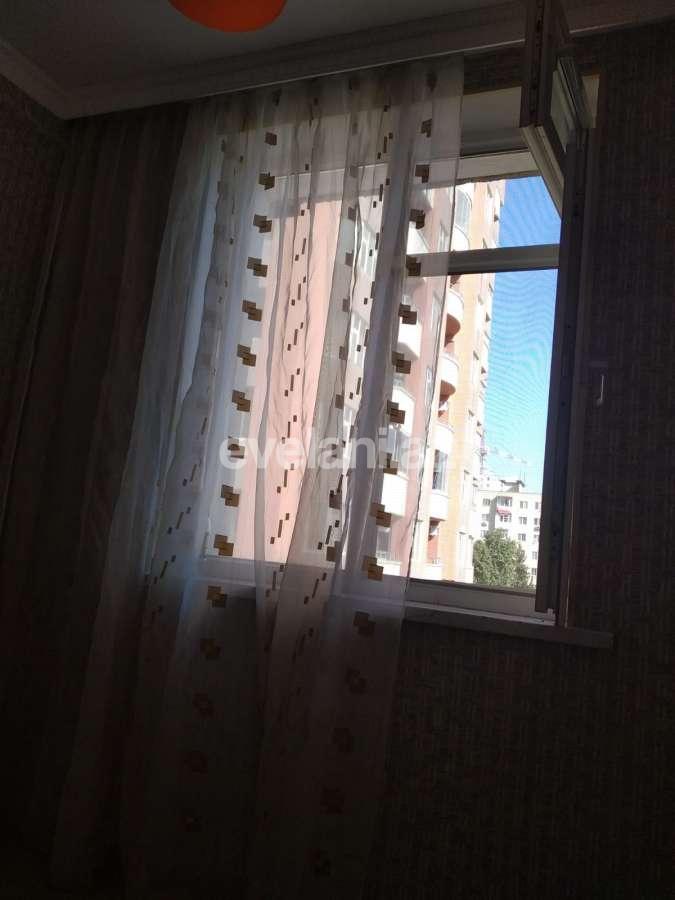 Sale, old building, 2 room, 35 m², Inshaatchilar m.