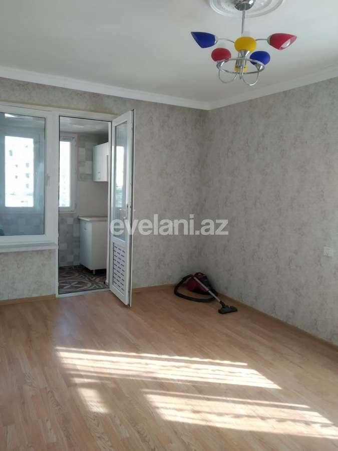 Sale, old building, 2 room, 35 m², Inshaatchilar m.