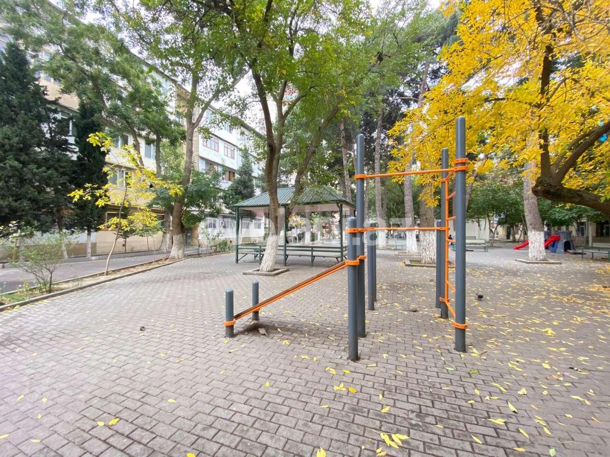 Satılır, köhnə tikili, 4 otaqlı, 100 m², İnşaatçılar m.