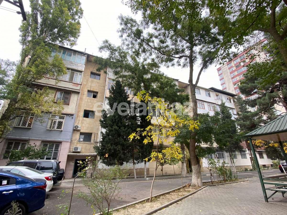 Satılır, köhnə tikili, 4 otaqlı, 100 m², İnşaatçılar m.