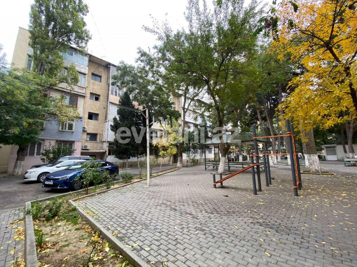 Satılır, köhnə tikili, 4 otaqlı, 100 m², İnşaatçılar m.