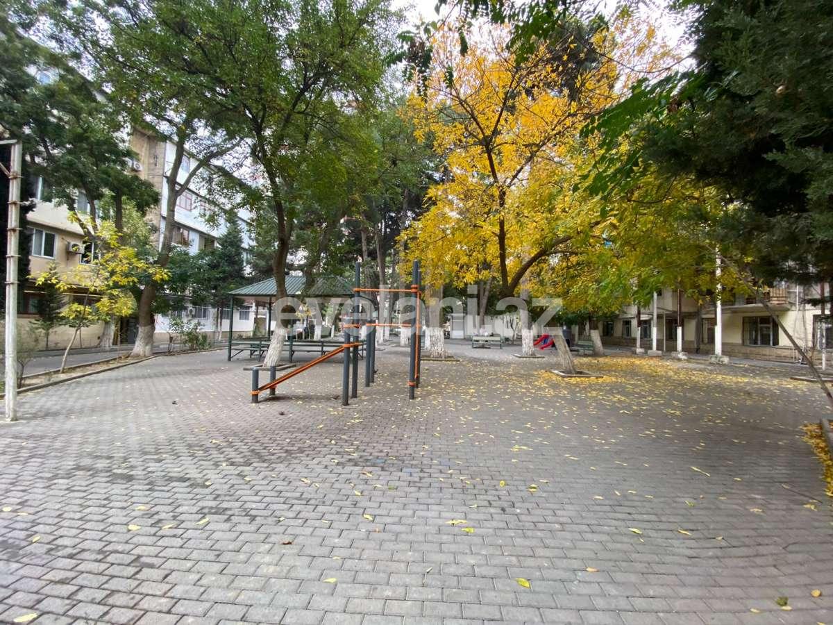 Satılır, köhnə tikili, 4 otaqlı, 100 m², İnşaatçılar m.