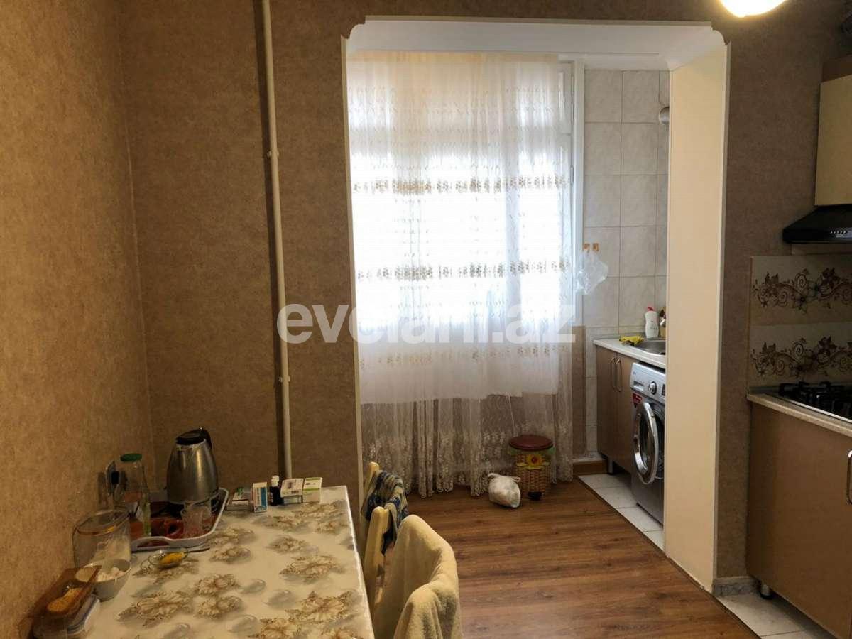 Satılır, köhnə tikili, 4 otaqlı, 130 m², Bakı, Binəqədi r, 8-ci mikrorayon q, Azadlıq prospekti m.