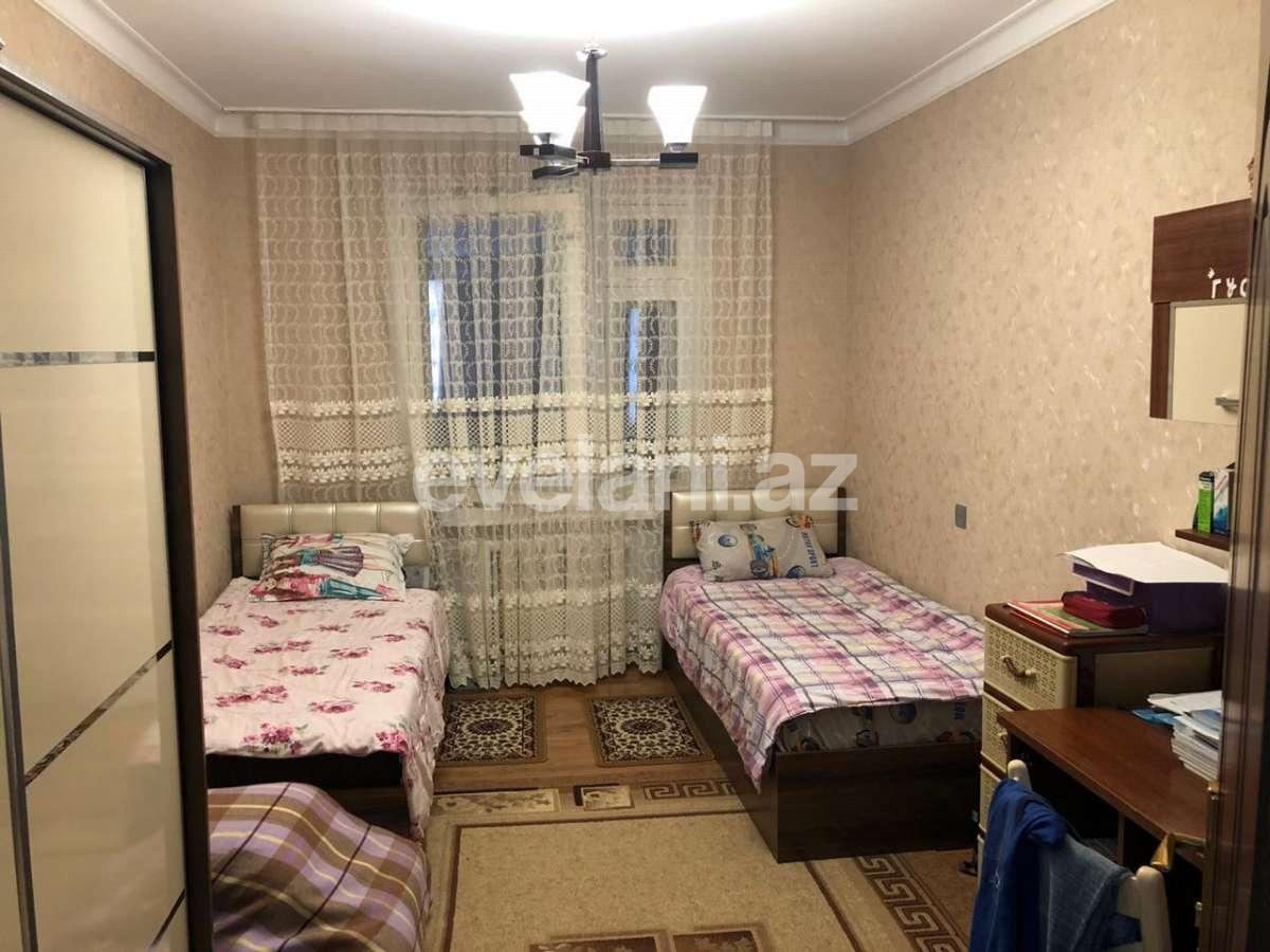 Satılır, köhnə tikili, 4 otaqlı, 130 m², Bakı, Binəqədi r, 8-ci mikrorayon q, Azadlıq prospekti m.