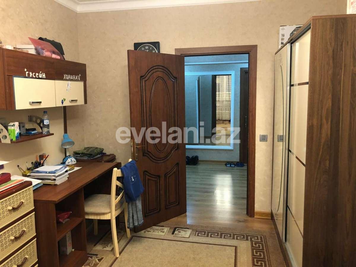 Satılır, köhnə tikili, 4 otaqlı, 130 m², Bakı, Binəqədi r, 8-ci mikrorayon q, Azadlıq prospekti m.